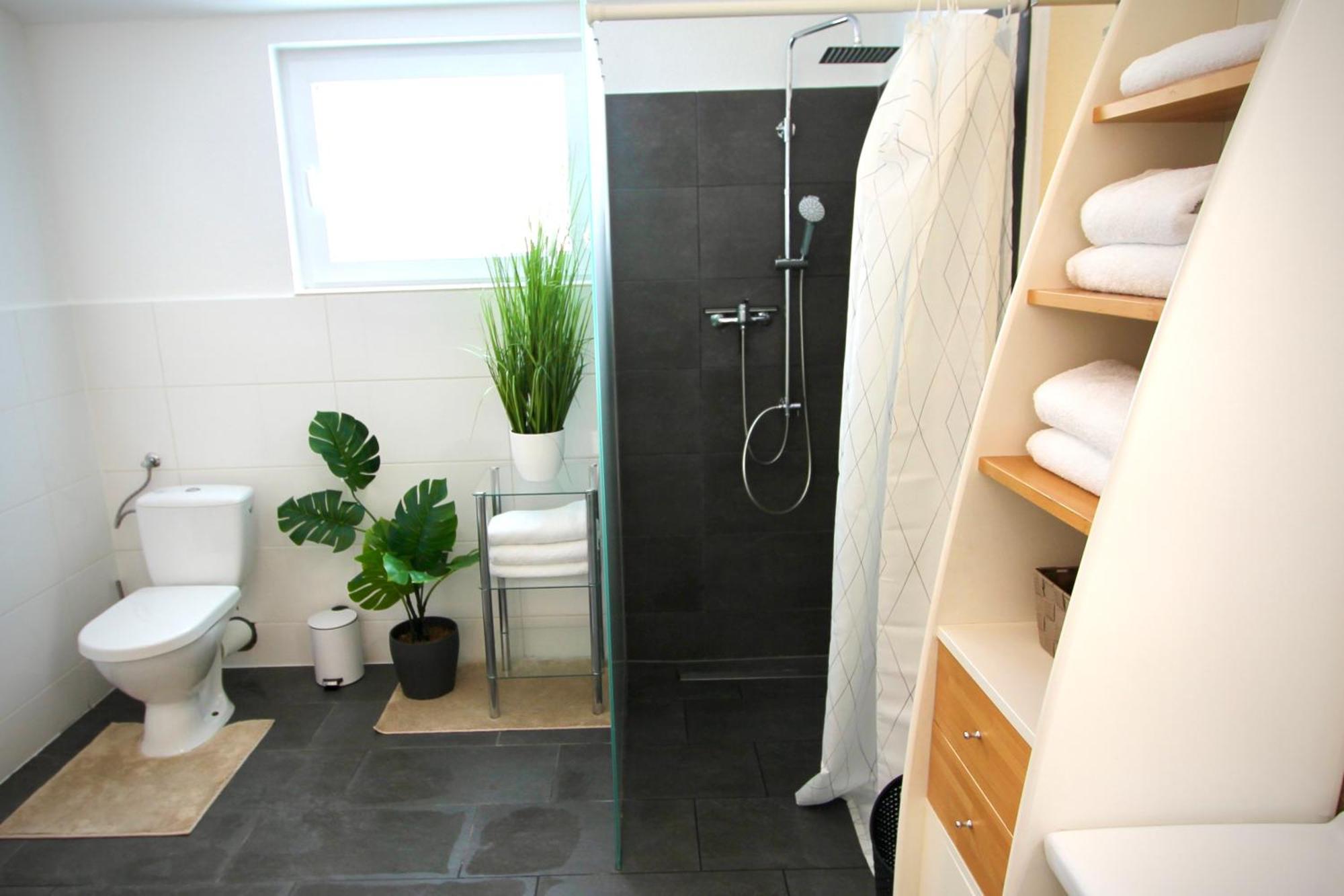 Wunderschoen Zwischen Ortsausgang Und Waldesrand Gelegene, Schoene Apartments Herzogenrath Ngoại thất bức ảnh